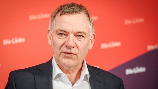 Porträtaufnahme von Jan van Aken, Bundesvorsitzender der Linkspartei.