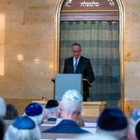 Bundeskanzler Friedrich Merz (CDU), nimmt an einem Festakt zur Wiederherstellung der Synagoge Reichenbachstraße teil. 