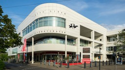 Außenansicht: Rheinisches Landestheater Neuss.