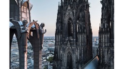 Ausstellung: Der Architektur Fotograf Hans Georg Esch im Kölner MAKK. Foto zeigt den Vierungsturm des Kölner Doms.
