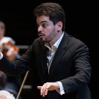 Archivaufnahme: Lahav Shani dirigiert.