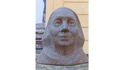 Skulptur der lettischen Komponistin Lucija Garuta.