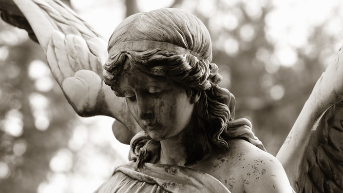 Engel, Statue