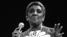 Die Pianistin und Sängerin Carmen McRae.