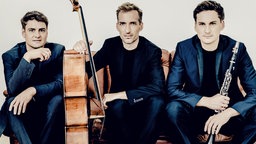 Daniel Ottensamer, Christoph Traxler, Stephan Koncz sitzend im Portrait (v.l.n.r.)