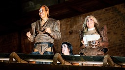 Szene aus der "Dreigroschenoper", Schauspiel Dortmund in der Kokerei Hansa (Salzlager)