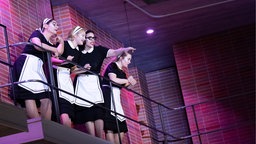 Ezgi Kutlu, Lavinia Dames, Sarah Ferede, Maria Polańska (Mägde) in einer Szene aus "Elektra" an der Deutschen Oper am Rhein