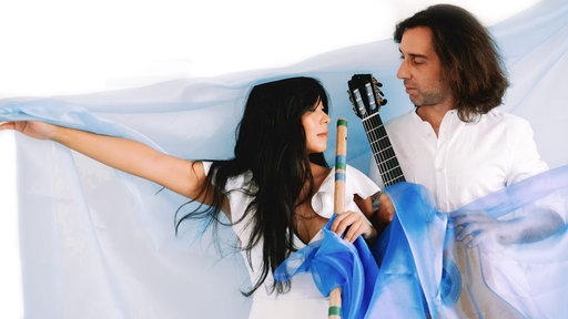 Melón Jimenez & Lara Wong.