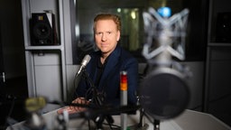 Daniel Hope mit Mikrofonen