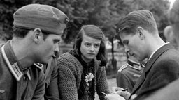Hans und Sophie Scholl mit Chr. Probst (1942)