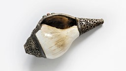 Schneckenhorn, mit Silber und Halbedelsteinen gefasste Meeresschnecke aus Tibet