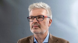 Das Beitragsbild des WDR3 Vesper "Music for lent & Die Abel-Bach-Mozart-Connection" zeigt ein Porträt des schottischen Komponisten James MacMillan
