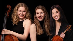 Young Artist Matinee im Konzerthaus Dortmund: Die Nachwuchssolistinnen Anouchka Hack, Katharina Hack und Claire Wells.