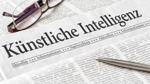Eine Tageszeitung mit der Überschrift: "Künstliche Intelligenz".