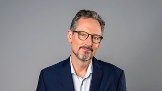 Porträtaufnahme von Eckart von Hirschhausen.