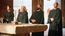 Filmszene "Vaya con Dios": Vier Mönche singen.