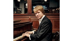 Sergey Markin am Klavier.