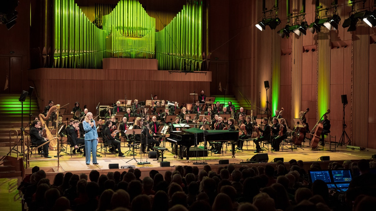 Eindrücke vom Festkonzert von "WDR 3 - Musik hilft!" aus dem WDR Funkhaus mit dem WDR Funkhausorchester & Gästen.
