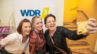 Eindrücke vom Festkonzert von "WDR 3 - Musik hilft!" aus dem WDR Funkhaus: Vor dem Konzert noch schnell ein Selfie.