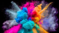 Buntes, aufgewirbeltes Holi-Pulver, das wie eine Farbexplosion aussieht