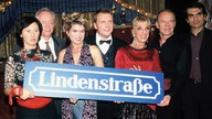 Anke Engelke und Hape Kerkeling mit "Lindenstraße"-Darstellern