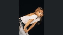 Die französische Sängerin und Schauspielerin Vanessa Paradis posiert 1988 vor der Kamera