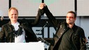 Herbert Grönemeyer gemeinsam mit Bono beim "Voices against Poverty"-Konzert in Rostock (2007)