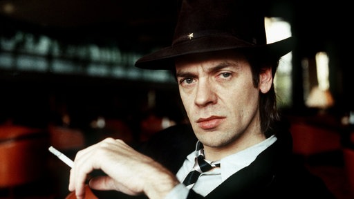 Udo Lindenberg 1984 mit Zigarette in der Hand