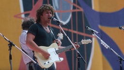 Peter Maffay steht 1982 in Hannover als Vorband der Rolling Stones auf der Bühne