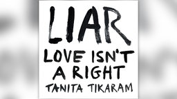 Auf dem Cover von Tanita Tikarams Album "LIAR" steht in einer Handschrift geschrieben: "LIAR - LOVE ISN'T A RIGHT - TANITA TIKARAM"