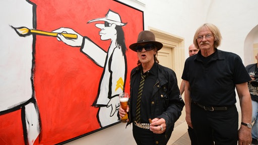 Udo Lindenberg vor einem seiner Bilder