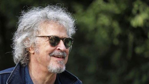 Wolfgang Niedecken im Porträt mit Sonnenbrille