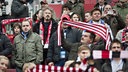Rhein-Energie-Stadion Sänger Wolfgang Niedecken unter den FC Fans
