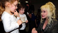 Dolly Parton mit Kindern