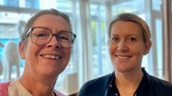 Ein Selfie von Ute Schneider und Julia Komp.