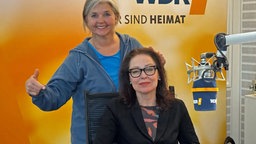 Petra Jagow zusammen mit Heike Knispel im WDR 4-Studio