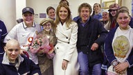 Sarah Ferguson, Roger Daltrey und Patienten des Krebszentrums für Jugendliche in Liverpool.