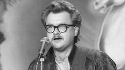  Heinz Rudolf Kunze mit Gitarre in schwarzweiß 1986