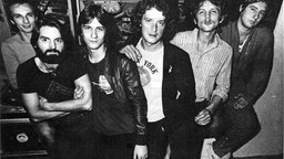 Ein schwarz-weiß Foto von Wolfgang Niedeckens BAP, das die Anfänge der Band zeigt