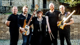 Maggie Reilly mit Band