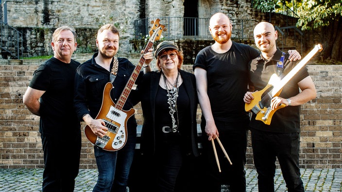 Maggie Reilly mit Band