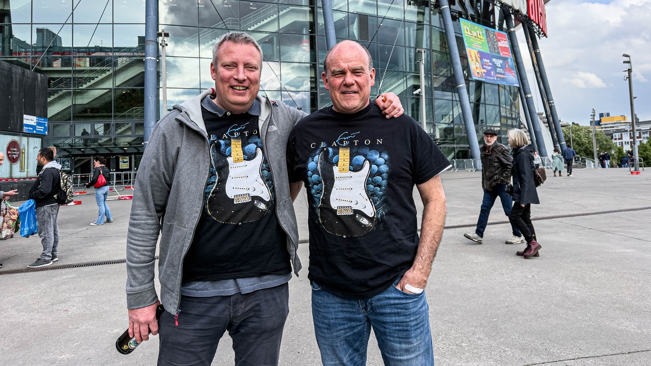 Fans beim Eric-Clapton-Konzert in Köln