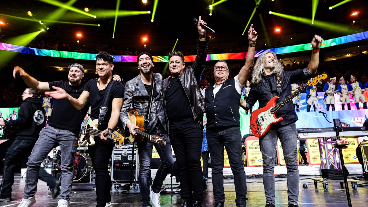 Lachende Köln Arena 2026: Die Band Domstürmer verbeugen sich auf der Bühne