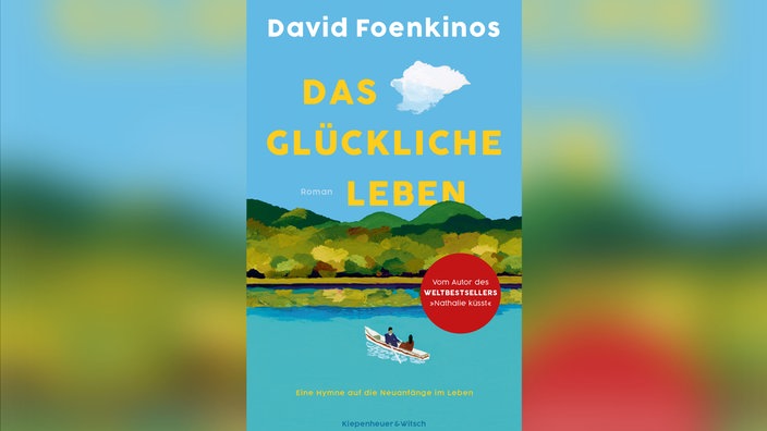 Buchcover: "Das glückliche Leben" von David Foenkinos. Unten ist ein See zu sehen, darauf ein kleines Ruderboot mit zwei Personen. Der Himmel darüber ist strahlend blau, darauf ist der Titel in leuchtend gelber Schrift zu sehen.