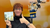 WDR 4 Autorin Andrea Halter mit dem Hörbuchcover "Herrliche Zeiten: Dem Himmel so nah" von Peter Prange