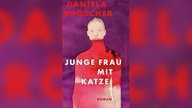 Buchcover: "Junge Frau mit Katze" von Daniela Dröscher (Eine gemalte Frau in weiß-rot auf einem lila Hintergrund)