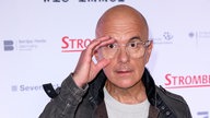 Christoph Maria Herbst posiert 2025 vor der Fanpremiere seines Films "Stromberg - Wieder alles wie immer" auf dem roten Teppich