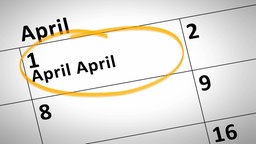 Ein Kalender, in dem das Datum des 1. April markiert ist und darunter "April April" steht.