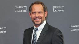 Moritz Bleibtreu im Anzug bei dem Filmfest Hamburg 2020 