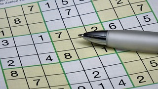 Ein Sudoku Spiel mit einem Stift